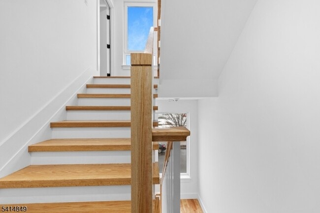 Building Photo - 37 S 7th St