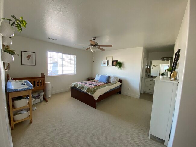 Building Photo - 238 E 370 N