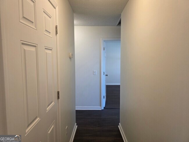 Building Photo - 434 Roberts Way