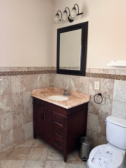 Building Photo - 143 Bellevue St