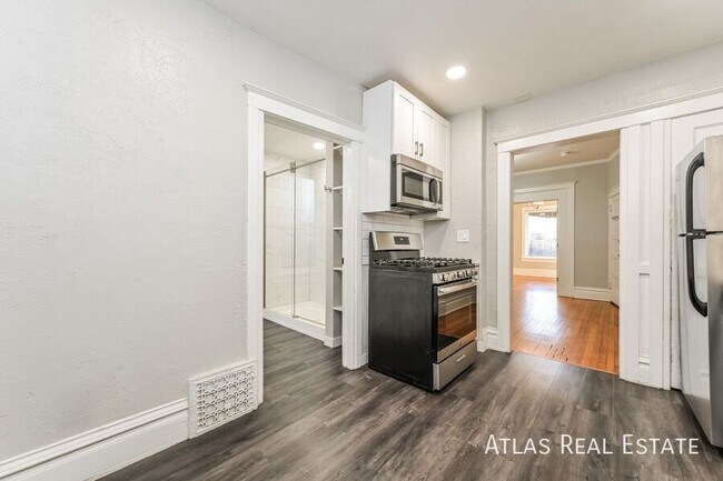 Building Photo - 476 N Washington St