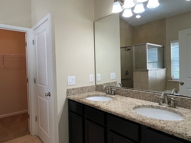 Building Photo - Well Appointed 4/3  Dreamfinders Home