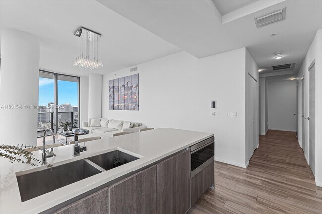 Building Photo - 801 S Miami Ave