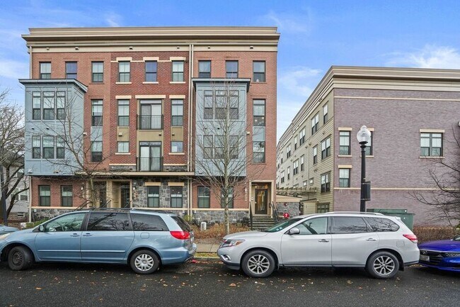 Building Photo - 820 Fern Pl NW