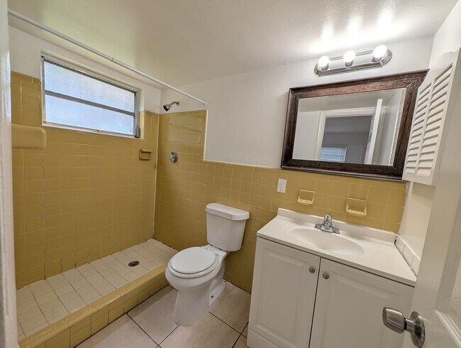 Building Photo - 481 Sunshine Dr