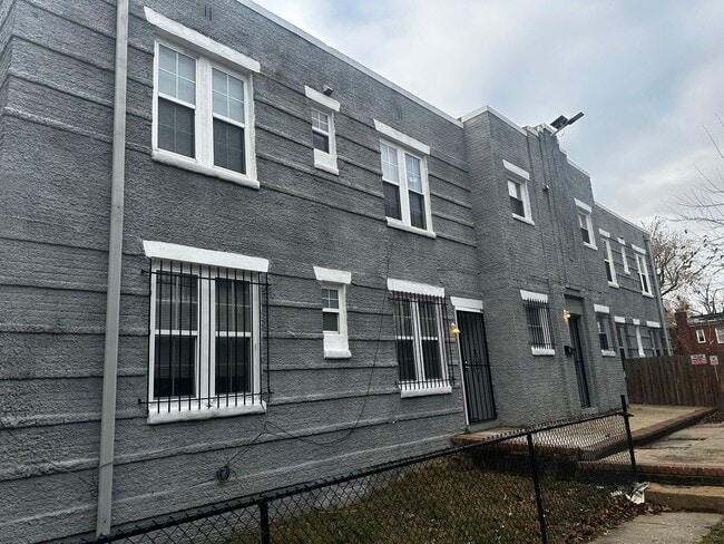 Building Photo - 4632 Hillside Rd SE