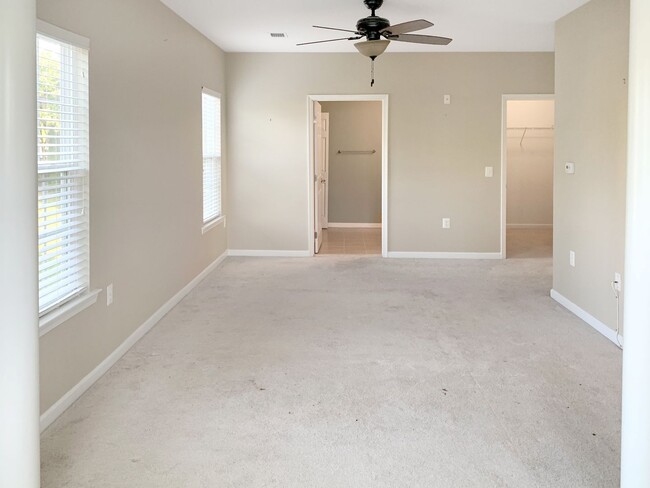 Building Photo - Beautiful & Spacious 2 Bedroom, 2 Bathroom...