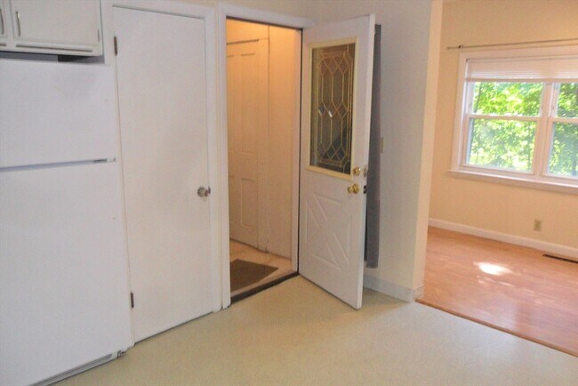 Building Photo - 28 Spring St