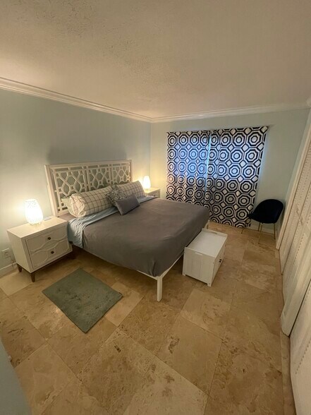 Building Photo - 3215 NE 15th St