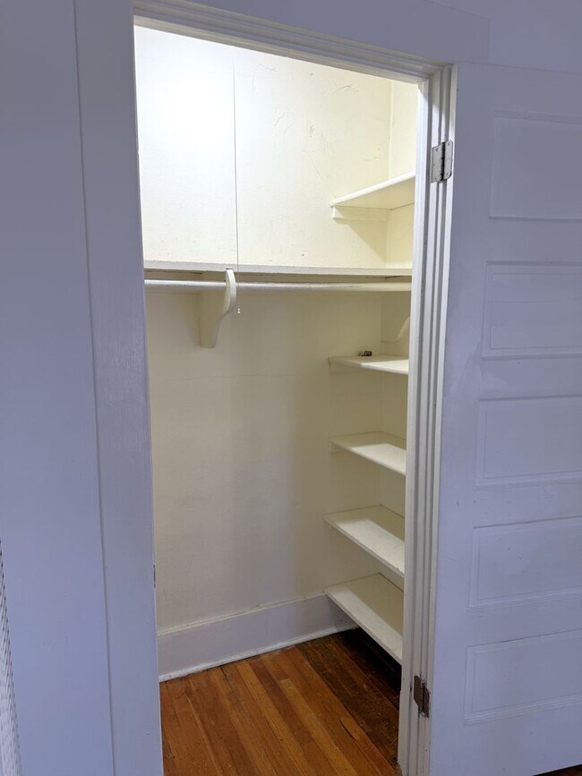 Building Photo - 115 Princeton Dr SE