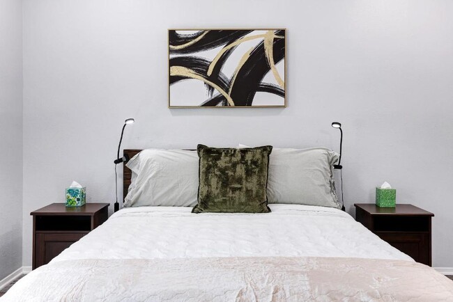 Building Photo - 6807 Skynook Dr