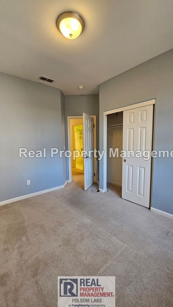Building Photo - Updated 3 Bed 2 Bath Home on quiet Court