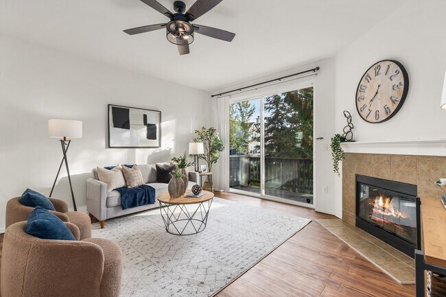 Building Photo - Spacious 2-Bed, 2-Bath Townhome Near Lynnwood & Mill Creek – Modern Comfort & Prime Location!