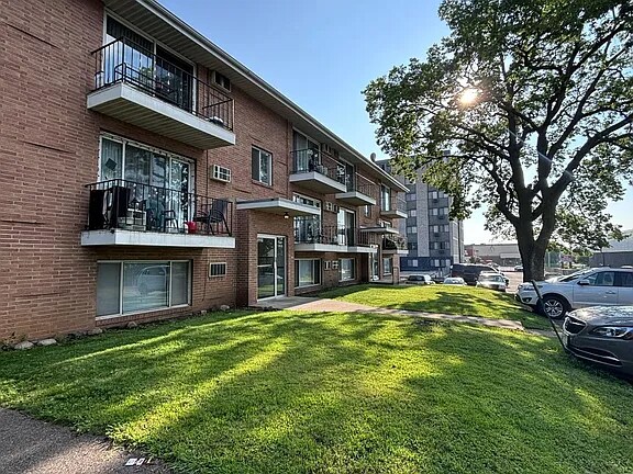 Primary Photo - 1321 Division St