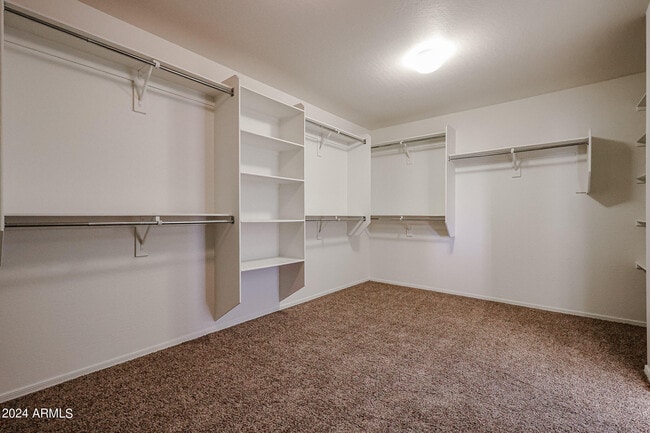 Building Photo - 811 E Kapasi Ln