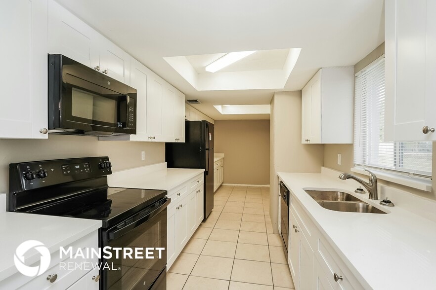 Building Photo - 19 Kingsman Cir