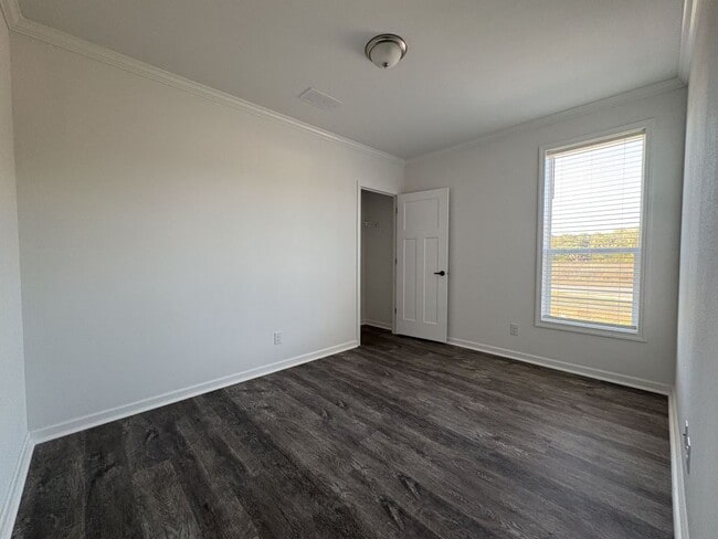 Building Photo - 1002 Morgan Jones Dr