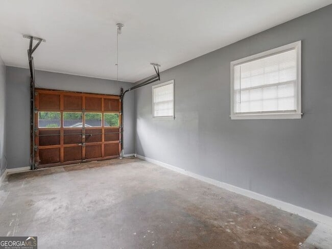 Building Photo - 836 Oakdale Dr