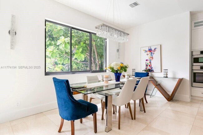 Building Photo - 2809 NE 14th Ave