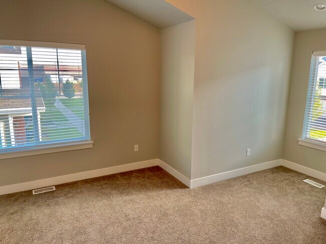 Building Photo - 794 E Newfield Dr