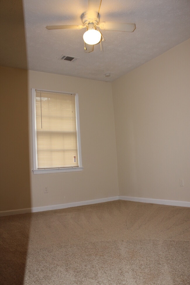 Building Photo - 1410 Ashbrook Dr NW