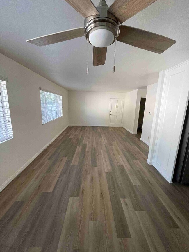 Building Photo - COMPLETELY UPDATED TWO BEDROOM APARTMENT IN TARZANA!