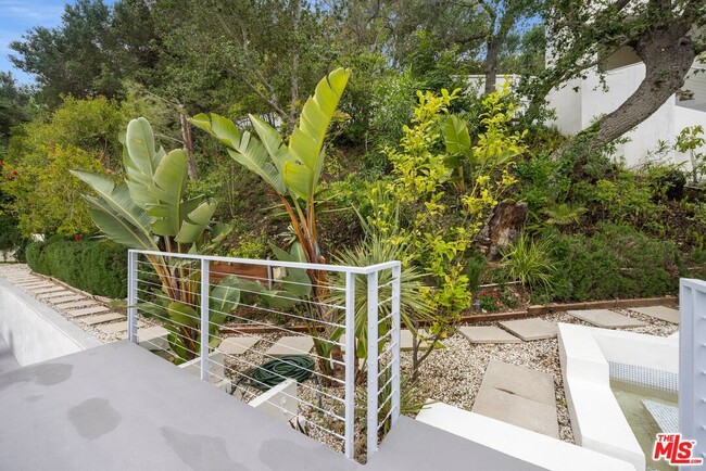 Building Photo - 3210 Coldwater Canyon Ln