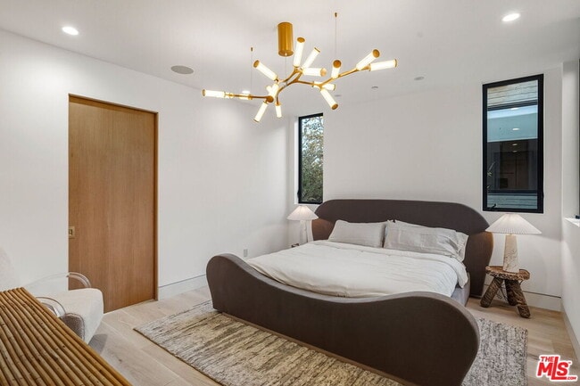 Building Photo - 738 Palms Blvd