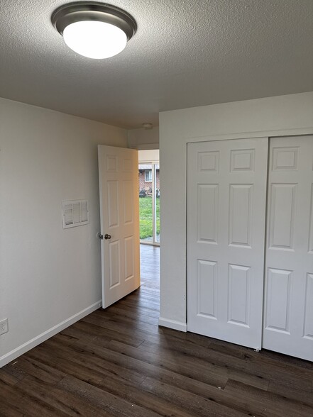 Building Photo - 10901 Addison St SW