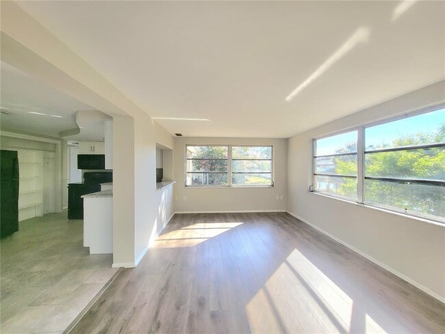 Building Photo - 4004 Grayton Dr