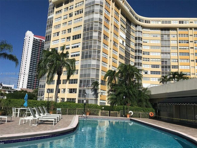 Building Photo - 100 Golden Isles Dr