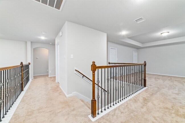 Building Photo - 4919 Vly White Oak Ln