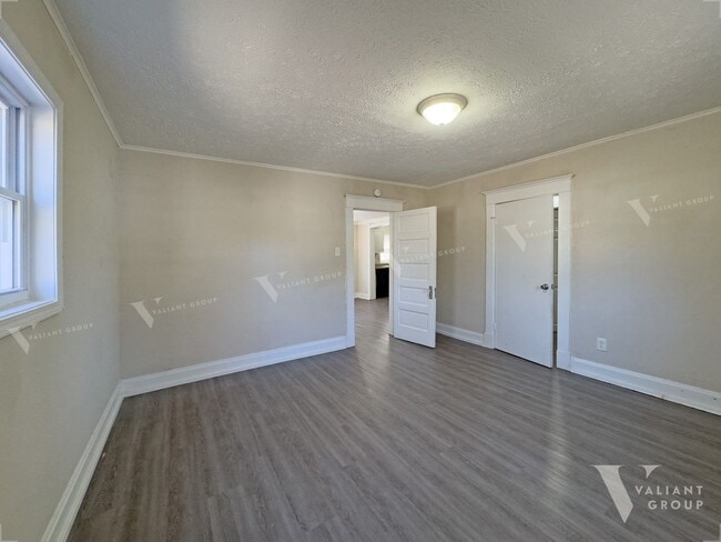 Building Photo - Charming 3-Bedroom, 1-Bathroom House in We...