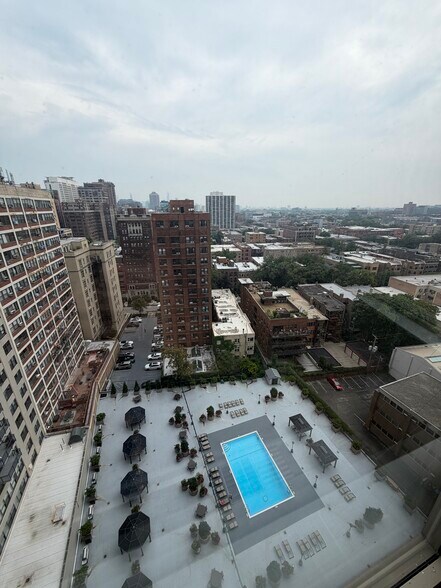 Building Photo - 525 W Hawthorne Pl