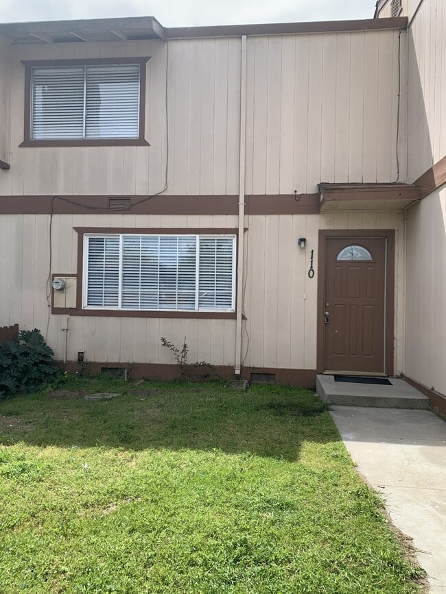 Building Photo - 110 Buena Vista Pl