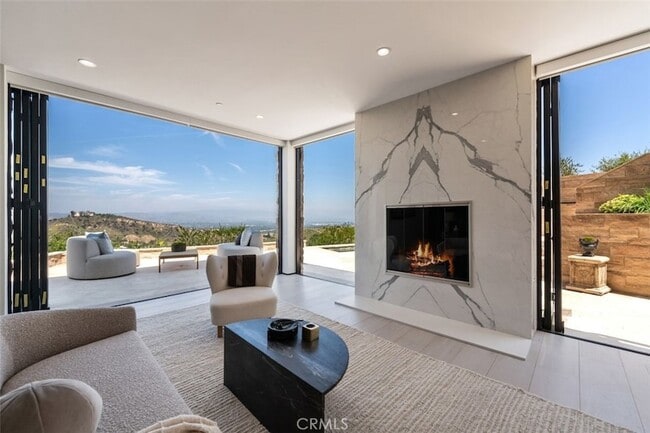 Building Photo - 3121 Old Topanga Canyon Rd