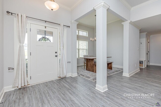 Building Photo - 214 Creek Ridge Dr