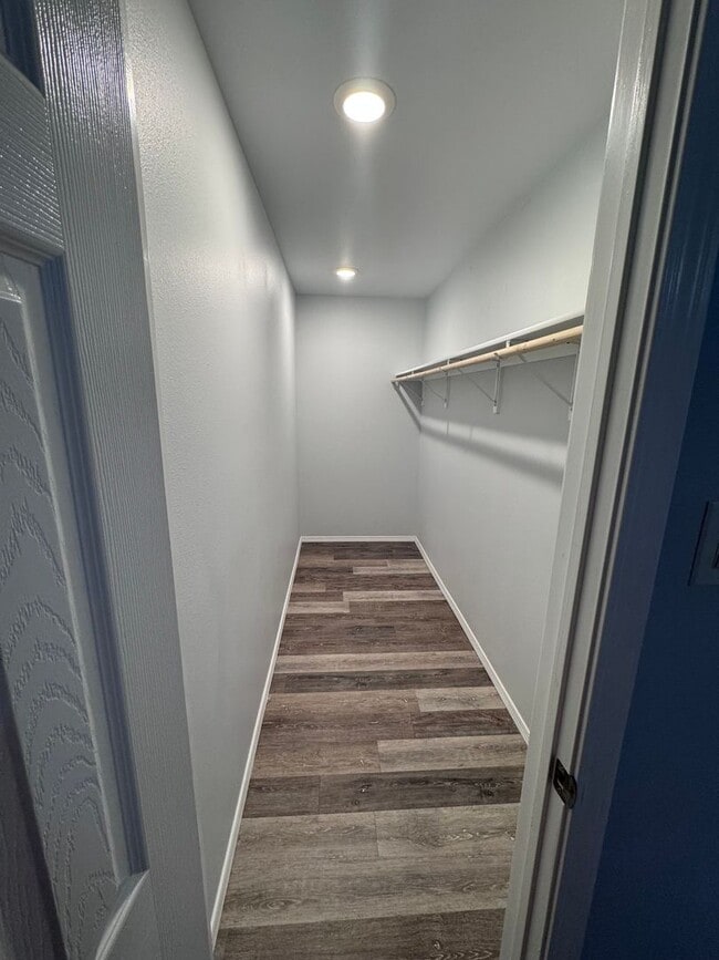 Building Photo - 1106 N Englewood Ave