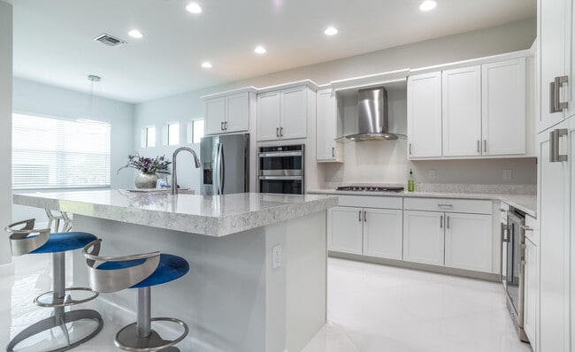 Building Photo - 15145 Cameo Ct