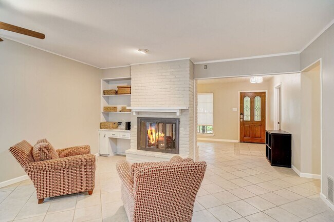 Building Photo - Welcome to this beautiful 3-bedroom, 2-bat...