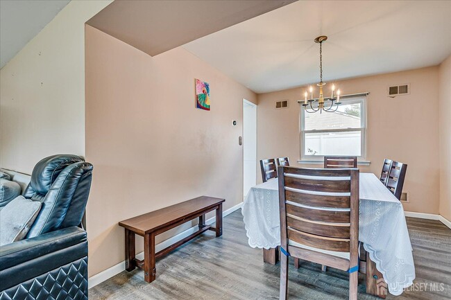Building Photo - 40 Azalea Dr