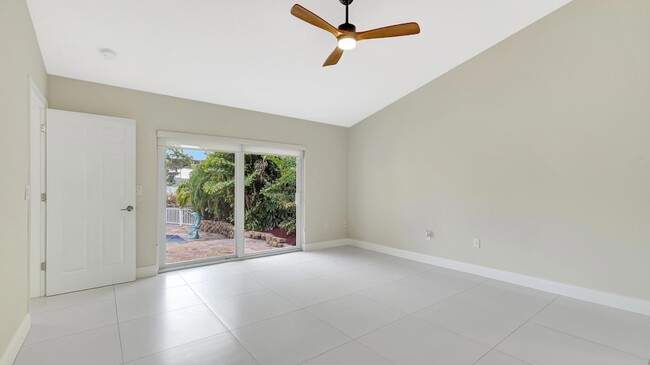 Building Photo - 1412 NE 53rd Ct