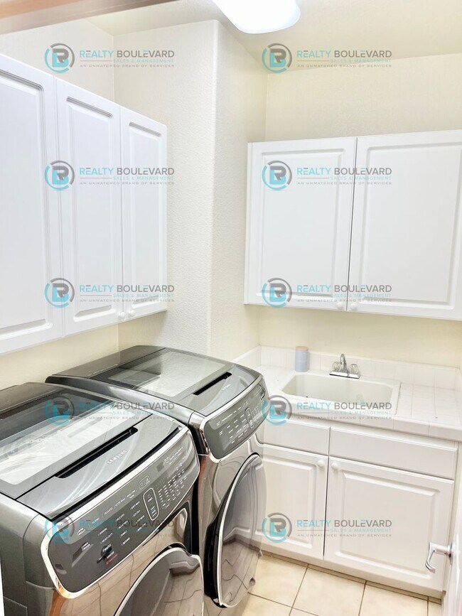 Building Photo - Beautiful 3 bedroom 2 bath house in Sommersett with access to Amenities-Including a clubhouse, re...