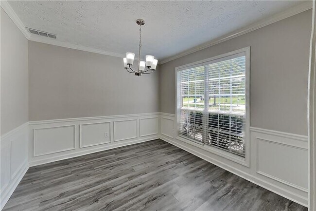 Building Photo - 2048 Glen Hope Trace