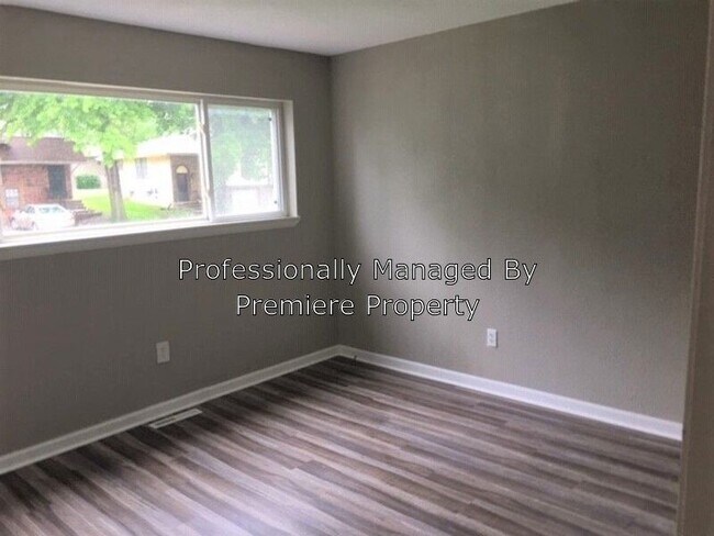 Building Photo - 950 - 3 Bed 2 Bath Duplex in Raytown