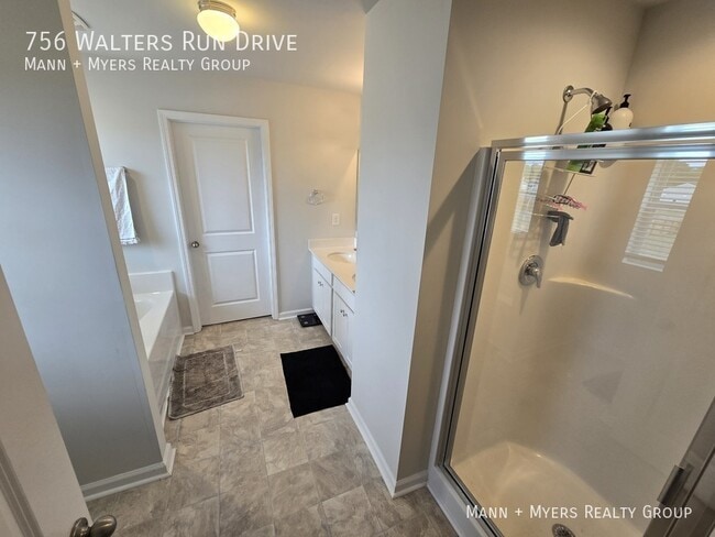 Building Photo - 756 Walters Run Dr