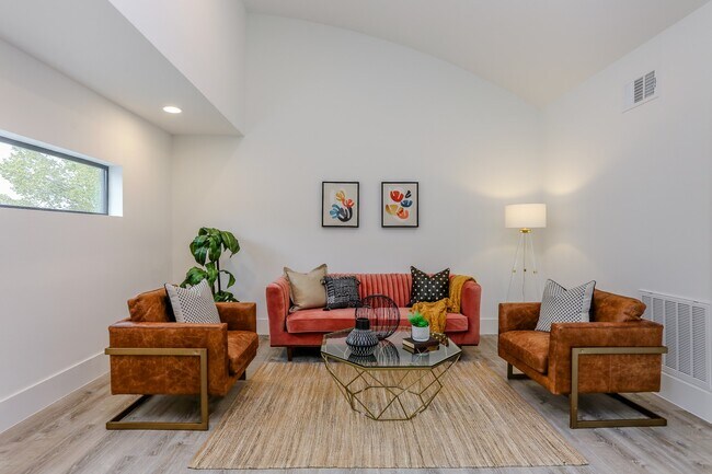 Building Photo - 3404 Saltus St