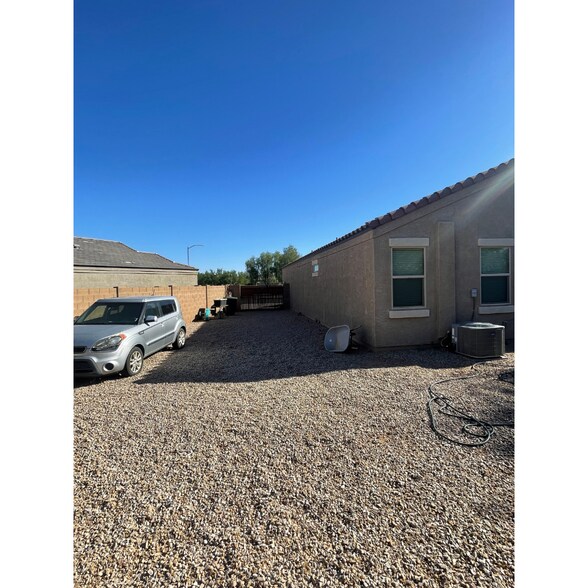 Building Photo - 1617 N Westfall Trl
