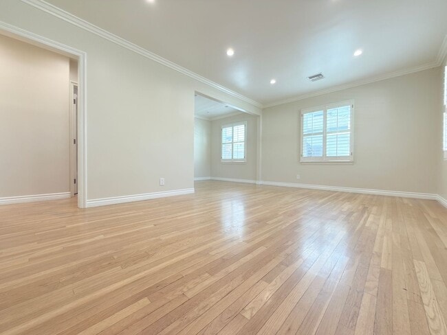 Building Photo - Upgraded 2-Bedroom Home with Garage & Enclosed Yard.