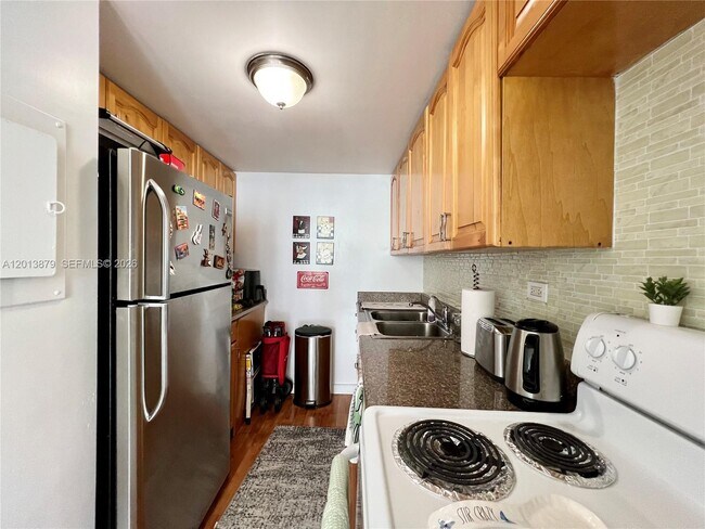 Building Photo - 7545 E Treasure Dr